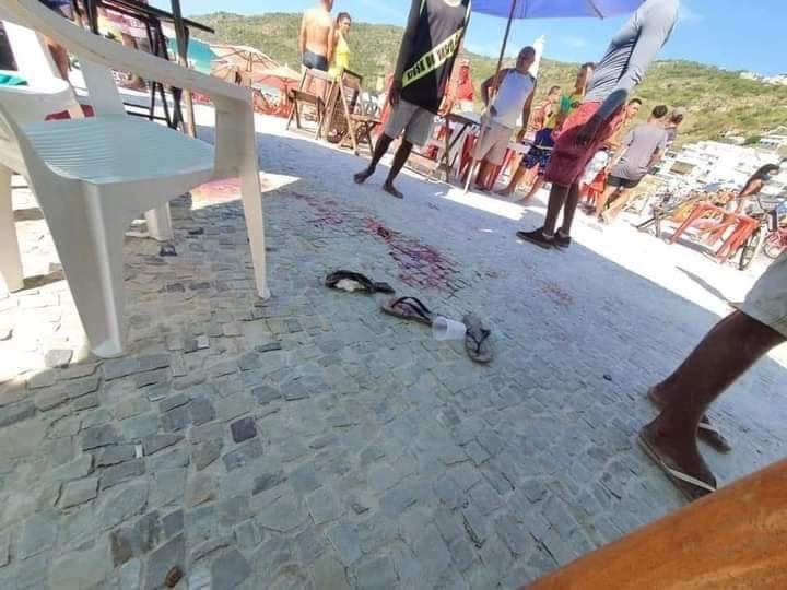 Polícia ‘caça’ acusado de ataque a tiros em praia de Arraial do Cabo