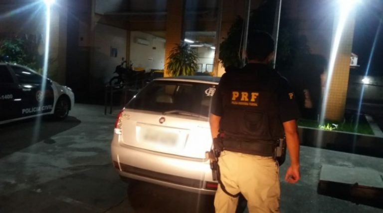 Homem é detido dirigindo carro roubado na Niterói-Manilha