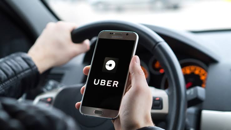 Uber muda regra e passageiros podem pagar até R$ 20 por cancelamento de corrida