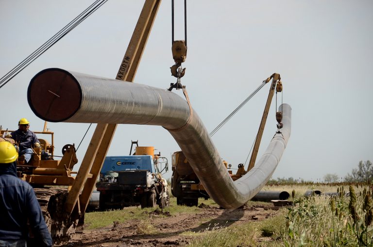 Maricá: Fluxo de trânsito é interrompido para construção de gasoduto em Pindobal