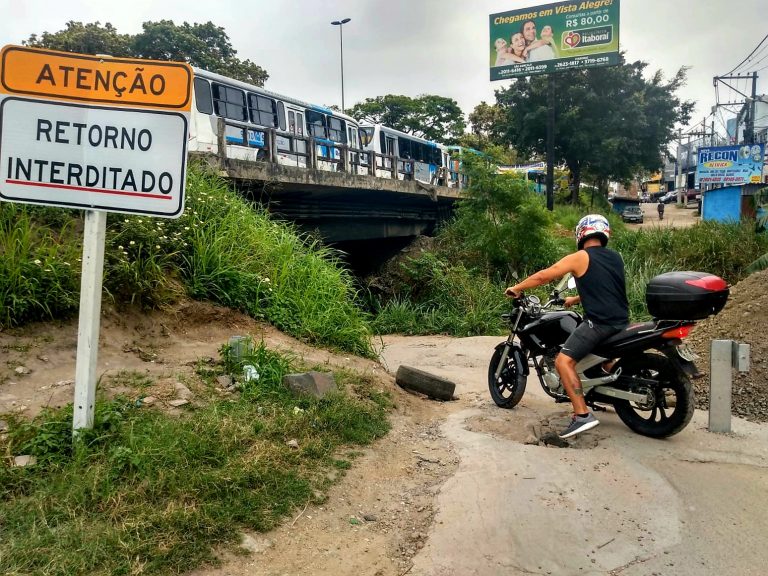 Interdição do ‘Buraco do Mariola’ provoca transtornos e discórdia política em São Gonçalo