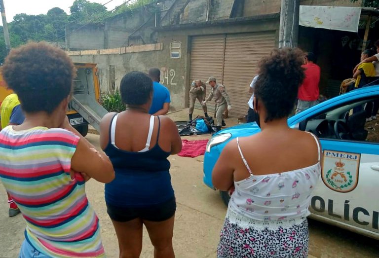 Jovens são executados em São Gonçalo logo após pedirem prato de comida a morador