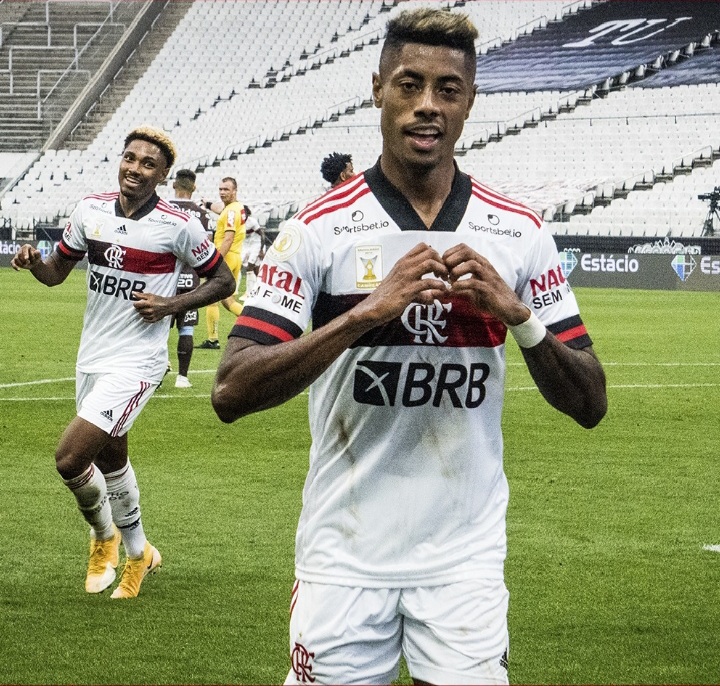 Flamengo aplica maior goleada no Corinthians em sua casa 