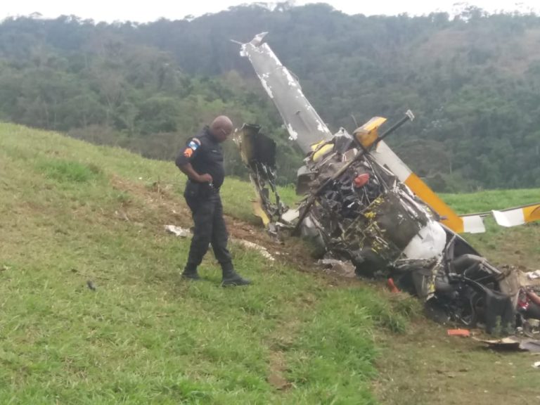 URGENTE: Helicóptero cai e deixa dois mortos no sul do Rio