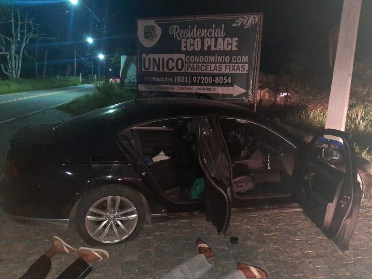 Presos com carro roubado na Niterói-Manilha