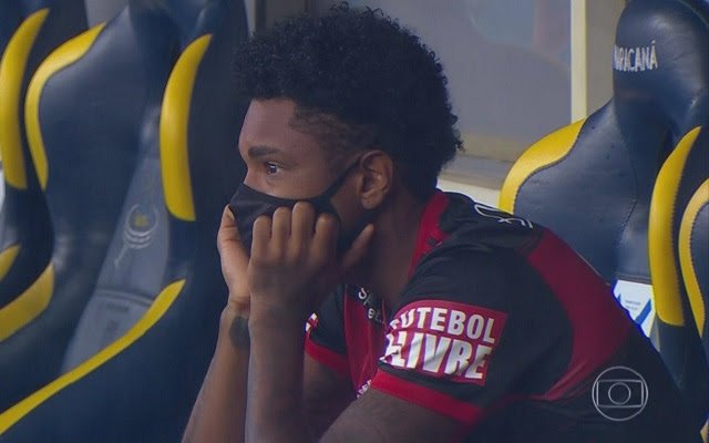 Radialista xinga jogador do Flamengo em transmissão ao vivo