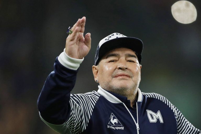 Aos 60 anos, morre o ex-jogador argentino Diego Maradona