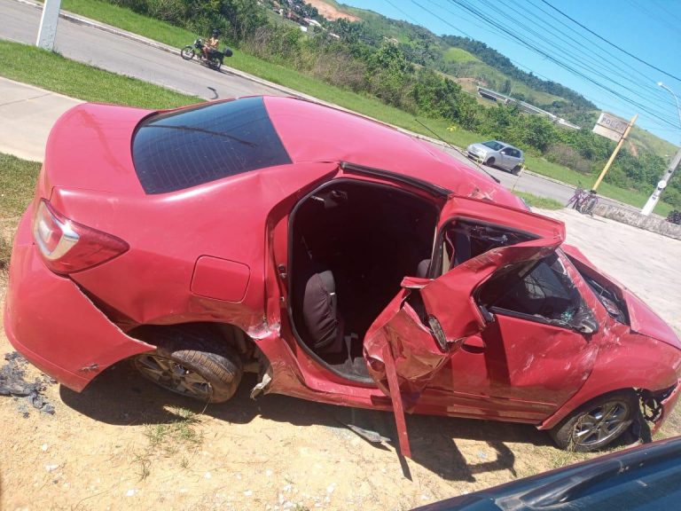 Perseguição termina em acidente em Rio Bonito