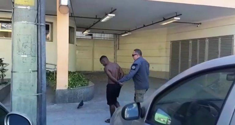 Vídeo: Traficante é preso enquanto curtia praia no Rio