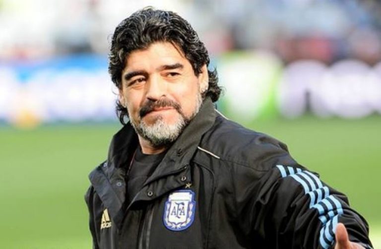 Autópsia aponta que Maradona teve um infarto enquanto dormia, diz jornal argentino