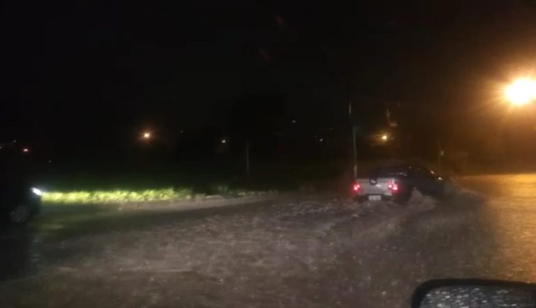 Chuva forte alaga diversos bairros em São Gonçalo (Veja o vídeo)