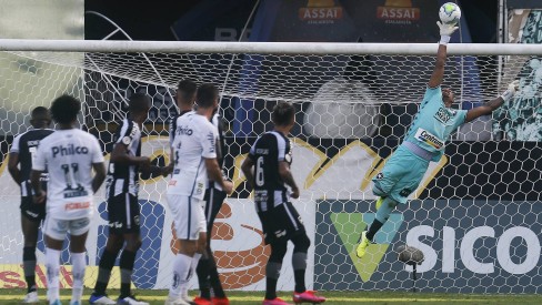 Botafogo perde para o Santos, na Vila, e é lanterna do Brasileirão