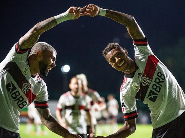 Flamengo vence Goiás e vê distância para líder São Paulo ficar em 5 pontos