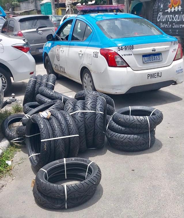 Carga roubada de pneus de motocicleta é recuperada por policiais no Jóquei, em SG