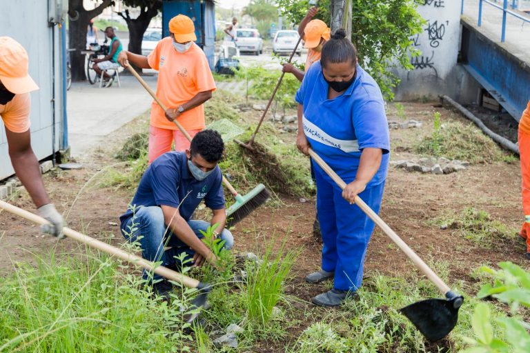 Prefeitura realiza mutirão de limpeza e operação tapa-buracos em São Gonçalo