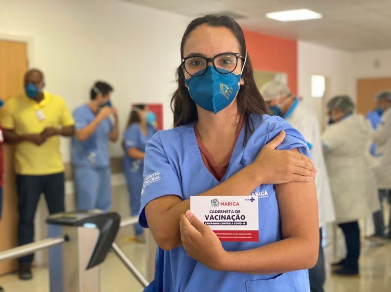Maricá: Profissionais da linha de frente da Saúde recebem primeira dose da vacina contra a Covid-19