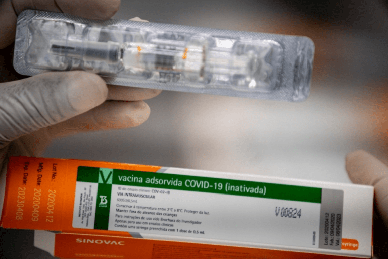 Governo do estado irá distribuir mais de 600 mil doses de três vacinas contra a Covid no sábado