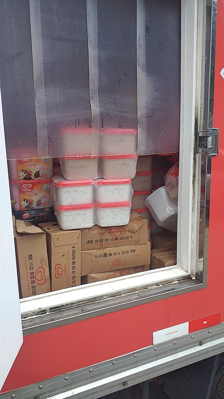 PM recupera parte de carga de sorvetes em comunidade de SG