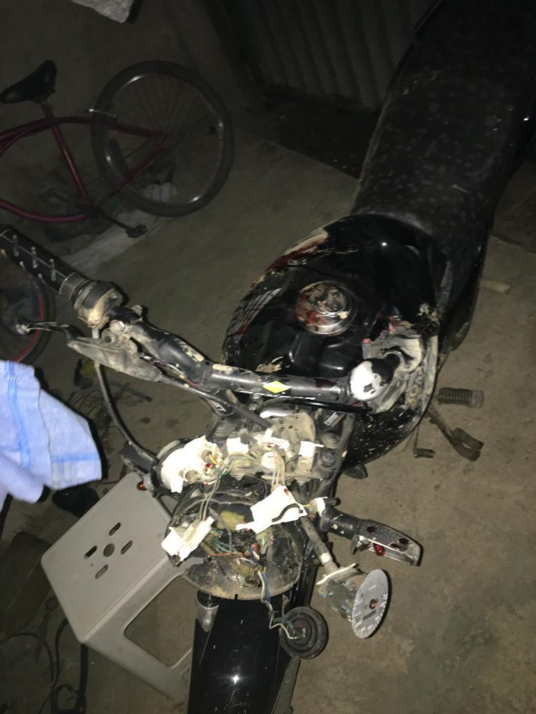 Dupla é presa após roubar moto e sofrer acidente em Tanguá