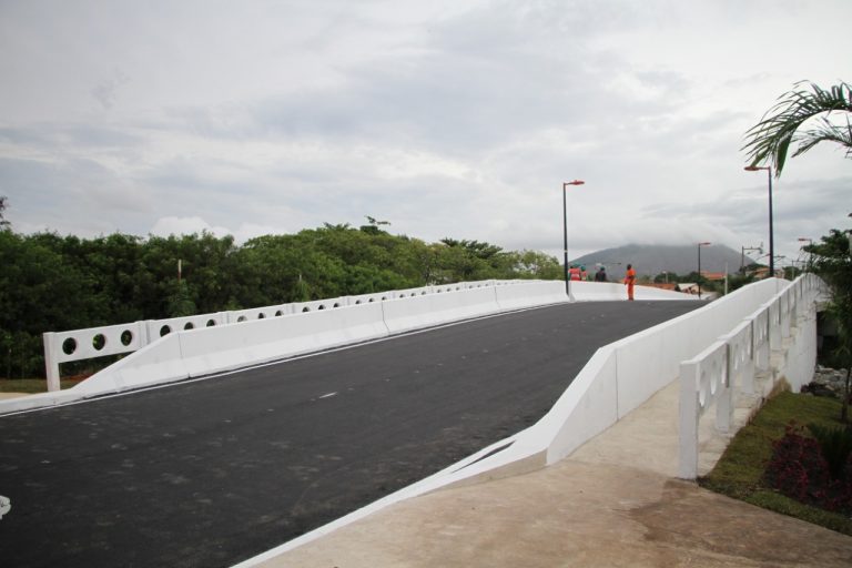 Ponte da Rua 53 fica pronta e é liberada para o trânsito em Itaipuaçu