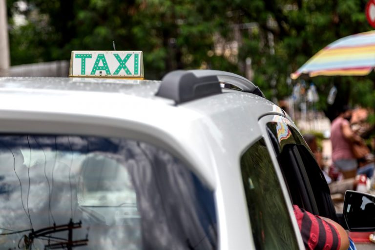 Atenção, taxista: Veja o que você precisa saber para regularizar seu veículo em São Gonçalo