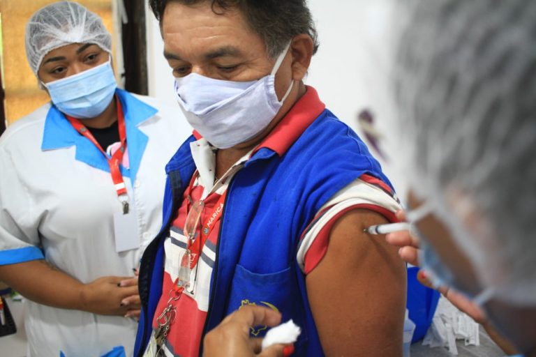 500 agentes de saúde são vacinados em Maricá