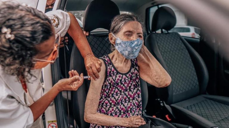 Idosos acima de 85 anos começam a ser vacinados em Itaboraí