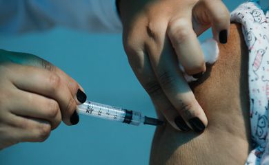 Idosos a partir de 73 anos começam a ser vacinados nesta quinta-feira em São Gonçalo