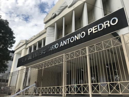Com falta de medicamentos, idoso sofre há um mês internado no Hospital Antônio Pedro, em Niterói