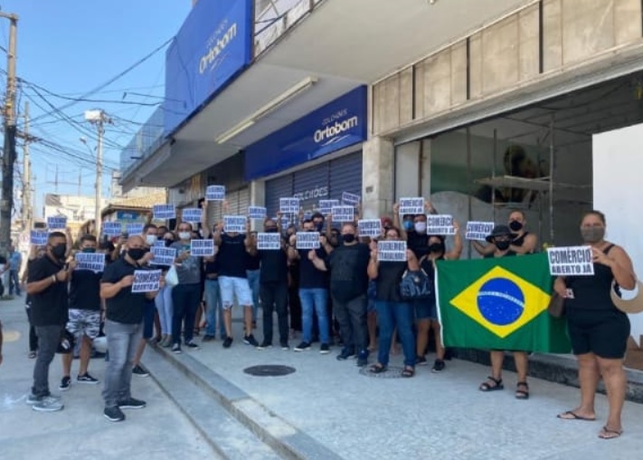 Comerciantes protestam em Itaboraí contra lojas fechadas