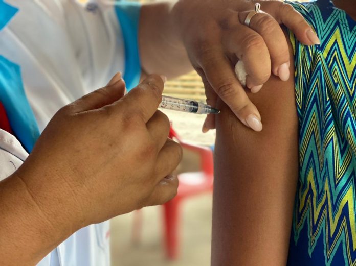 Maricá: Vacinação avança com profissionais de saúde da rede privada