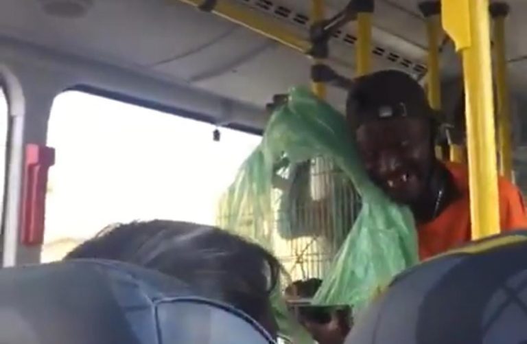 Niterói: Pedinte ameaçar soltar rato em ônibus se não receber esmola para cerveja; assista ao vídeo