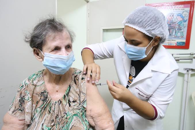 São Gonçalo inicia vacinação de idosos a partir de 79 anos (veja os postos)