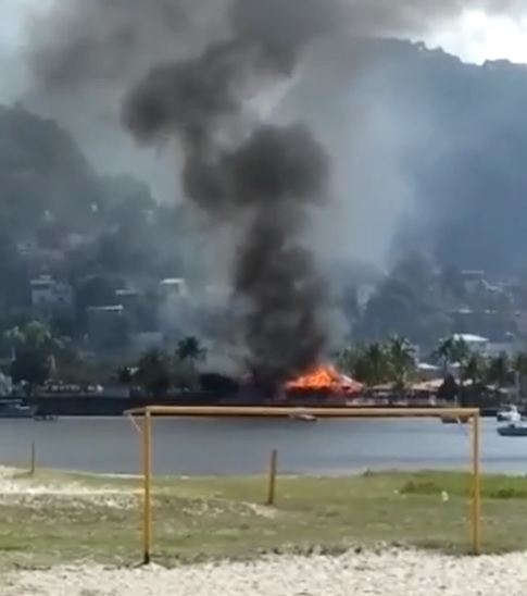 Vídeo mostra desespero de funcionários com incêndio que destruiu lanchonete do Clube Naval