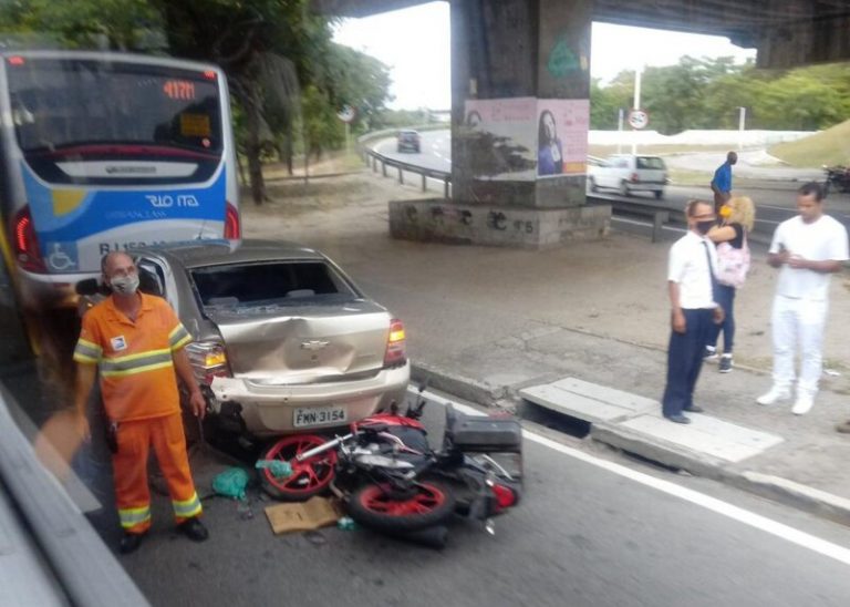 Acidente entre ônibus, carro e moto deixa um ferido em Niterói