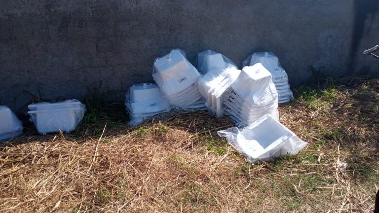 Polícia faz a limpa e recupera carga de tanques de plástico em São Gonçalo