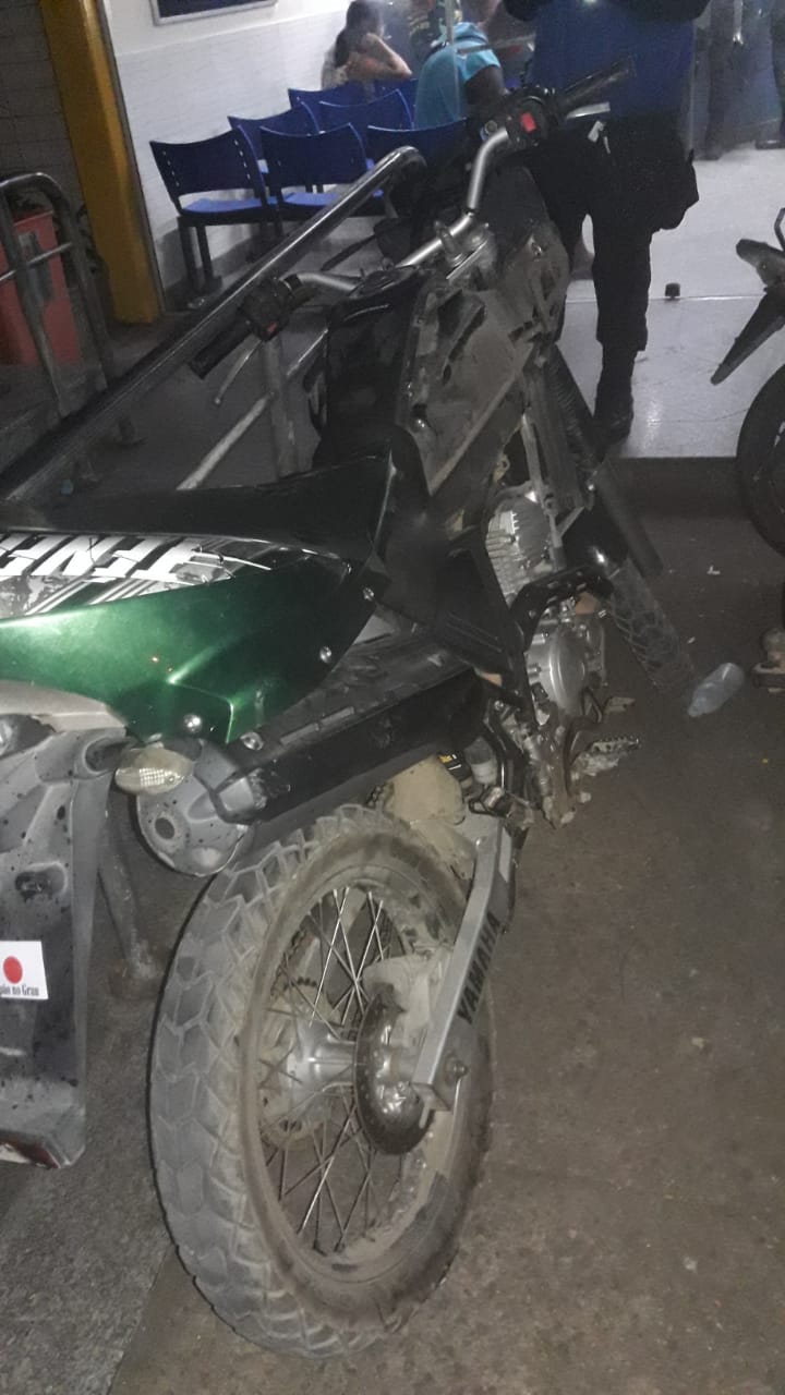 Polícia prende dois homens com moto roubada em Marambaia