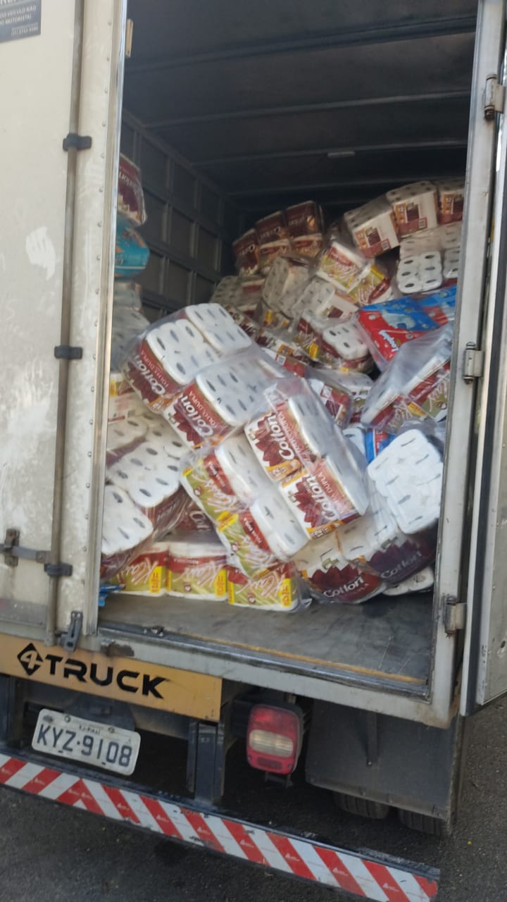 Após tiroteio polícia recupera caminhão de carga roubado no Zumbi