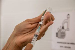 Covid-19: Profissionais de saúde da rede privada de Itaboraí terão nova chance de tomar vacina