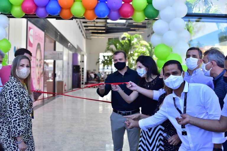 Prefeito de Maricá participa da abertura de novo shopping no Centro