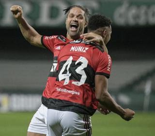 Flamengo desfalcado e sem técnico vence o Coritiba na Copa do Brasil