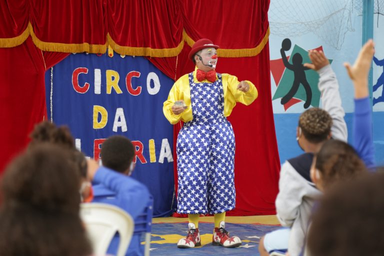 Projeto beneficiado pela Lei Aldir Blanc leva circo para escola em São Gonçalo