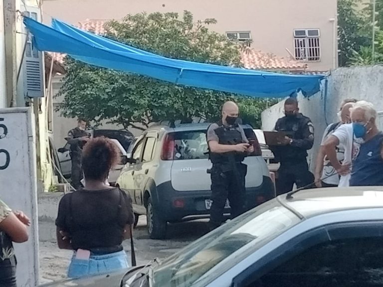 Dois homens são executados numa oficina mecânica no Fonseca, em Niterói