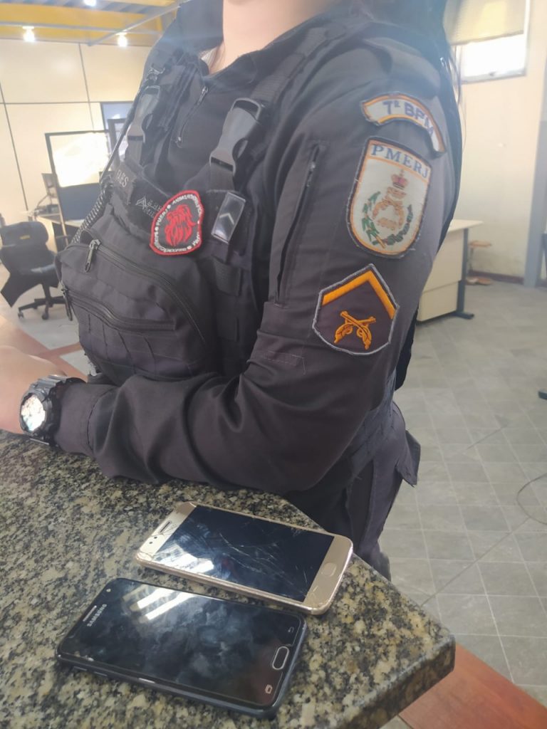 Homem é preso com dois celulares roubados dentro de carro na Maria Rita, em São Gonçalo