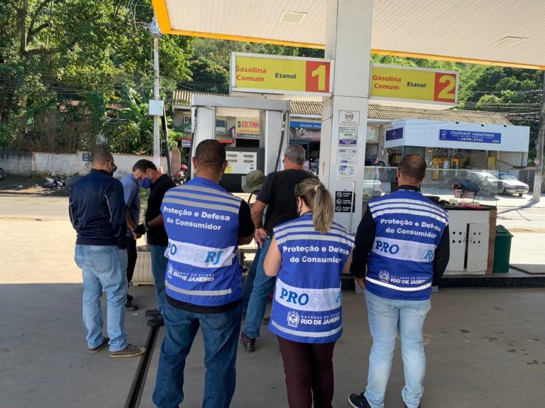 Procon-RJ fiscaliza postos de combustíveis em Maricá