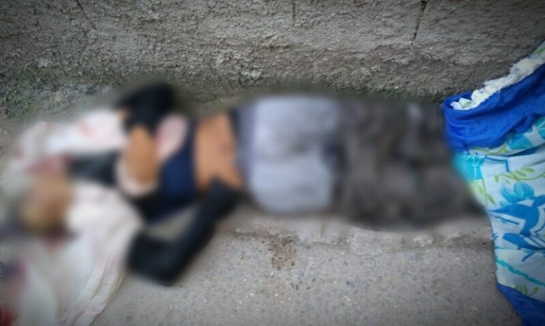 Traficantes de São Gonçalo obrigam pai a colocar corpo do filho executado na RJ-106