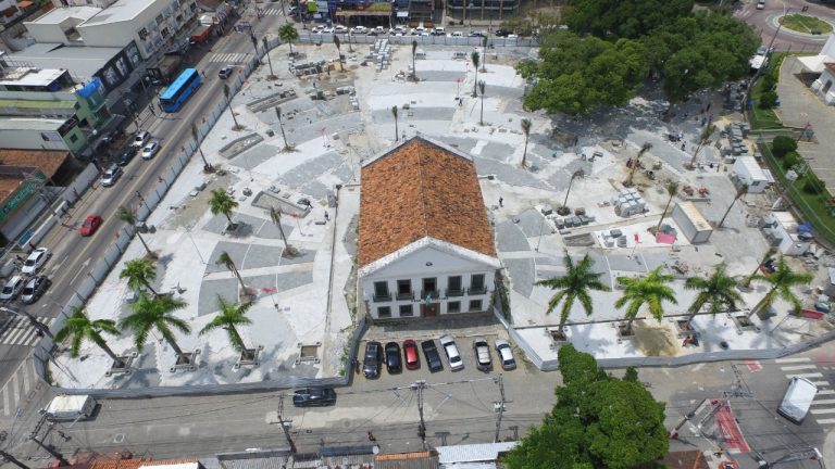 Obras em praça no Centro de Maricá estão em fase de conclusão