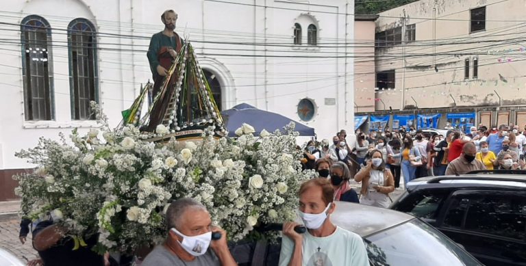 Dia de fé e festa para São Pedro em Niterói