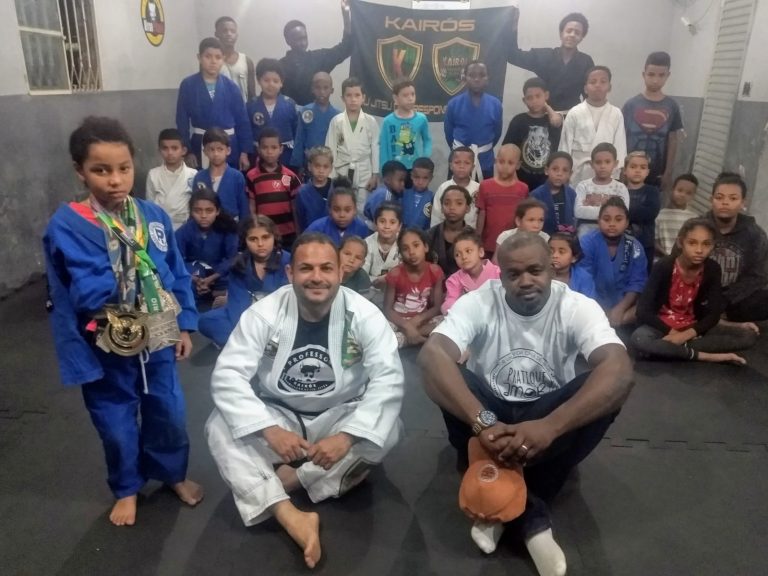 Projeto social forma futuros campeões de artes marciais no Jardim Catarina, em São Gonçalo