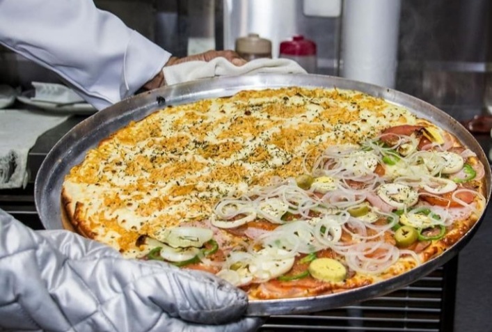 Donos de pizzaria, irmãos comemoram o Dia Mundial da Pizza com planos em São Gonçalo